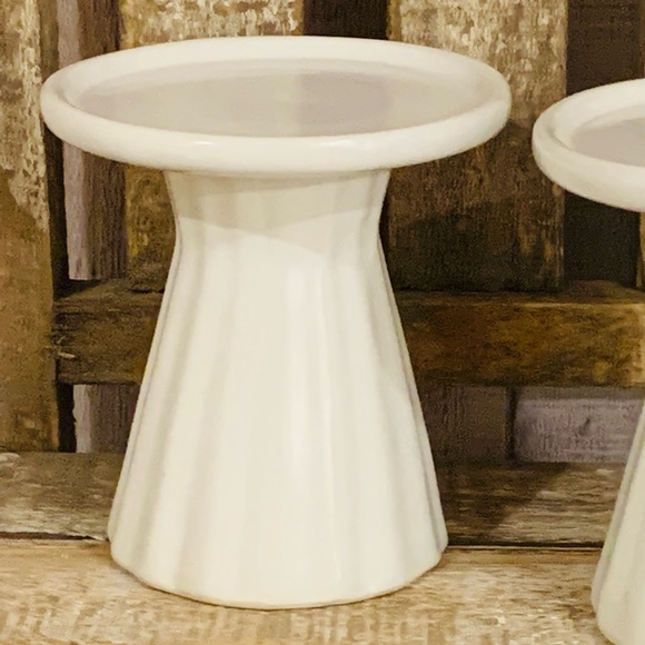 Set of 2 Fluted Base Pedestal Riser Candle Holders - Picture 2 of 7